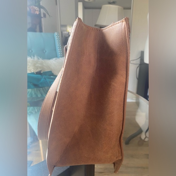 Montana West Tote - Picture 3 of 9